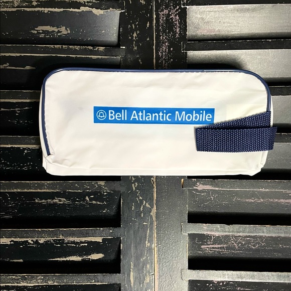 YANKEES Vintage Bell Atlantic Yankee Stadium 75th Anniversary Nylon Toiletry Bag - Picture 3 of 4